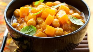 Guiso de garbanzos y calabaza para hacerle frente al frío