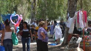 Feriantes de Maipú critican «teléfono descompuesto» con el municipio de Roca