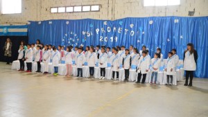 Alumnos del barrio Lavalle realizaron la promesa a la bandera