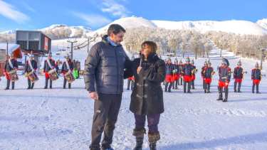Con sol y mucha nieve abrió la temporada el cerro Chapelco