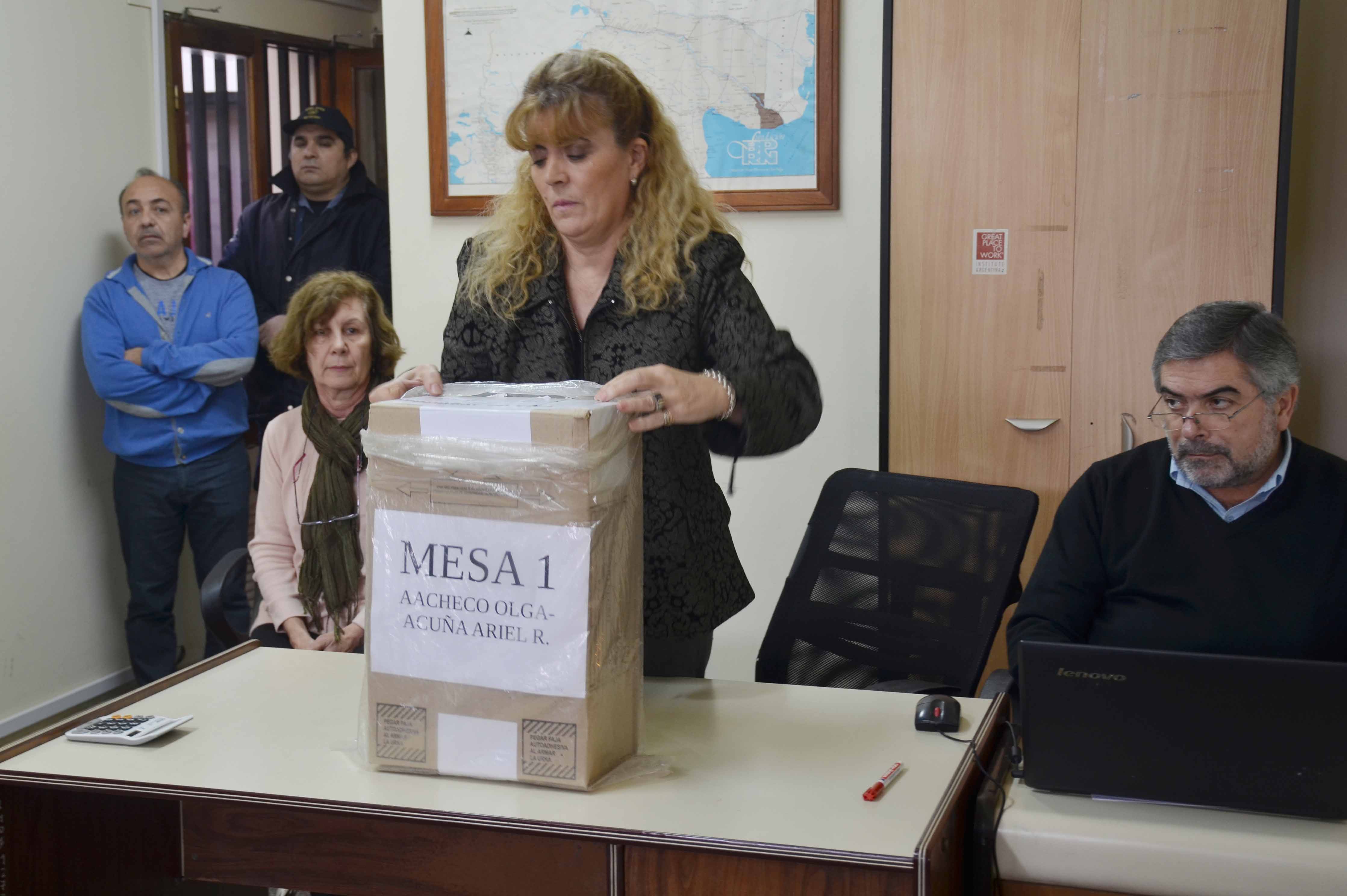El recuento de votos será lento en Cipolletti. Sabiana Goicochea, presidenta de la Junta Electoral. Foto Yamil Regules