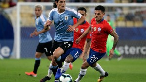 Con gol de Cavani, Uruguay le ganó a Chile y se quedó con el Grupo C