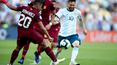 Falta que se haga la luz, esa que sólo Messi es capaz de irradiar