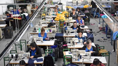 Las obreras textiles conformaron la cooperativa "Traful Newen". (Foto: Archivo Florencia Salto.-)