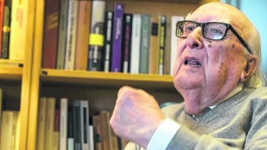 Andrea Camilleri  pelea por su vida.