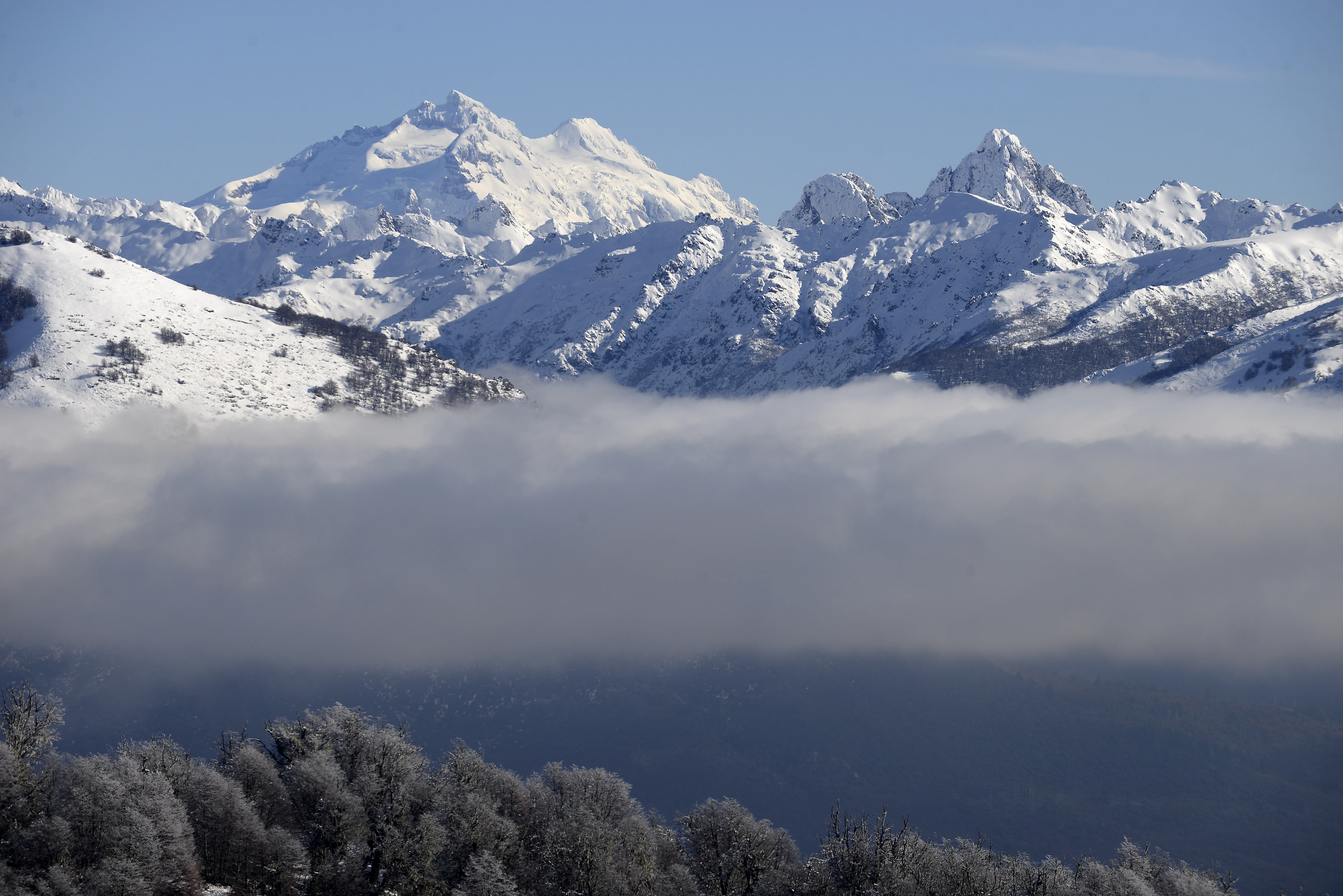 Las cumbres nevadas rodean a Bariloche. (Foto: Alfredo Leiva)