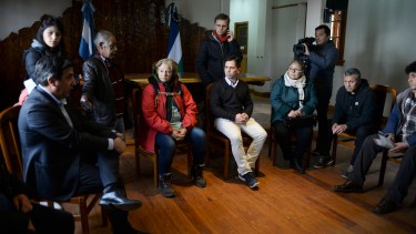Los dirigentes vecinales fueron atendidos por el jefe de Gabinete Marcos Barberis y el concejal Carlos Sanchez. Foto: Chino Leiva