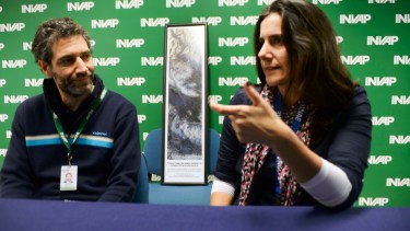 Roque Bevilacqua (Invap) y Josefina Peres (Conae). Foto: Alfredo Leiva