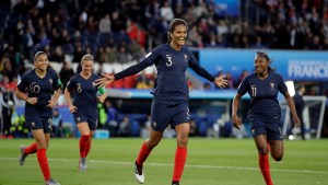 Francia goleó a Corea del Sur en el inicio del Mundial de fútbol femenino