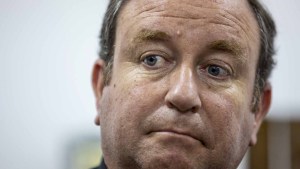 Imputan por abuso al ex obispo que Francisco trasladó al Vaticano