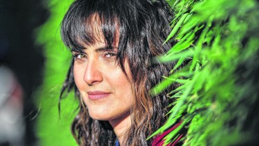 Telam, Buenos Aires, 27 de junio de 2019:
Actriz múltiple, del drama a la comedia, pasando por el musical, en teatro, cine y televisión, Julieta Díaz encara el desafío de volver a la pantalla grande en nuevo triple rol de coproductora, colaboradora en el guión y figura central de "No soy tu mami" una comedia romántica de Marcos Carnevale acompañada por Pablo Echarri y Sebastián Wainraich, que se estrena hoy.
Foto: Osvaldo Fanton/Telam