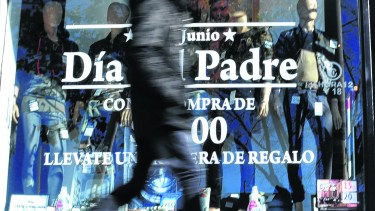 Los planes de cuotas sin interés, el dólar estable y la caída de la inflación fueron los tres factores que empujaron las ventas del Día del Padre según Acipan. Foto Yamil Regules