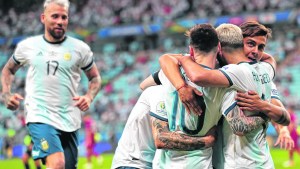 De a poco, la selección se aleja del diván aunque sigue en tratamiento