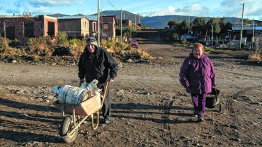 Bariloche 27/05/19 Comienzo el reparto de garrafas del Plan Calor Gas. Barrio Nahuel Hue. Foto: Marcelo Martinez