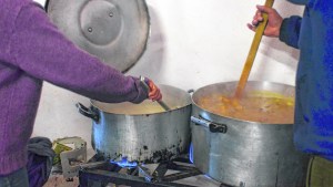 Entregan artículos de higiene para garantizar el funcionamiento de comedores en Cipolletti
