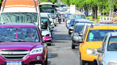 Las etiquetas también informarán sobre la marca, modelo, tipo de combustible, cilindrada y marchas de los vehículos.