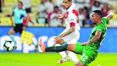 Paolo Guerrero fue clave en la remontada de su equipo.
