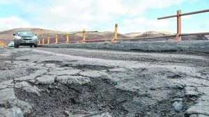 El puente que recibe al turismo está deteriorado y no hay soluciones
