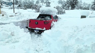 La acumulación de nieve complicó a los pobladores y los servicios básicos en algunas localidades, que debieron ser asistidos por la Provincia.  Foto: Gentileza