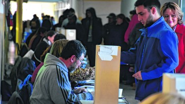 Roca votó el domingo y ratificó la continuidad. El FpV retuvo este municipio, con otros cinco, pero perdió dos gobiernos locales.