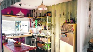 Eligen construir sus casas en contenedores de barcos