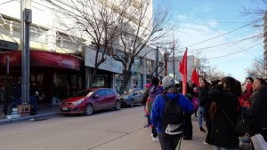 Organizaciones protestaron contra Tortoriello: «salga a recorrer los barrios», dijeron