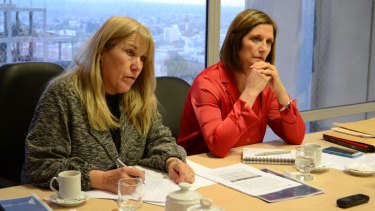 María Fontemachi y Marcela Robeda, las jurado de los exámenes escrito y oral a los concursantes. (Foto gentileza)