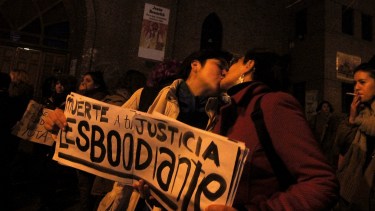 «Besazo» contra la discriminación en Neuquén