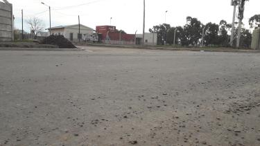 El asfalto gana espacio en los barrios de Viedma