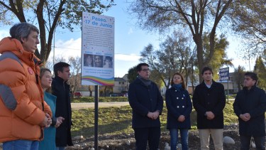 Inauguraron un cartel en homenaje a Diego Bonefoi, Sergio Cárdenas y Nicolás Carrasco. Foto: gentileza
