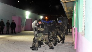 J.J. Gómez: en medio de serios incidentes, trasladaron al docente acusado de abuso