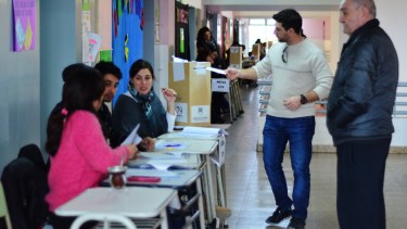 Mañana habrá clases «con total normalidad» en las escuelas donde se votó