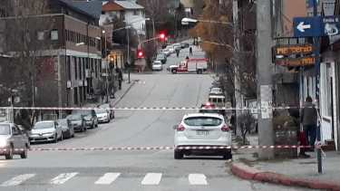 Por el llamado anónimo hubo que poner en marcha el protocolo desde las 17 y se extendió durante varias horas. (Gentileza)