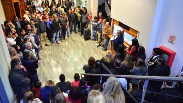 La asamblea se realiza en el acceso al parlamente. Fotos: Marcelo Ochoa