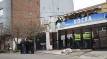 Imagen de Balacera en Vaca Muerta: continúa la toma en la sede de la UOCRA