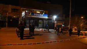 Después de un día y medio,  los ocupantes de la Uocra pudieron comer