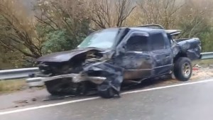 Dos conductores terminaron hospitalizados tras un choque en Epuyén