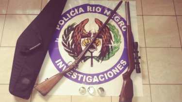 El arma de fuego y aire comprimido secuestrado por la Policía. (Foto: Gentileza)