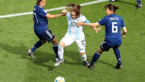 Mundial Femenino: La capitana Estefi Banini fue la figura en el debut