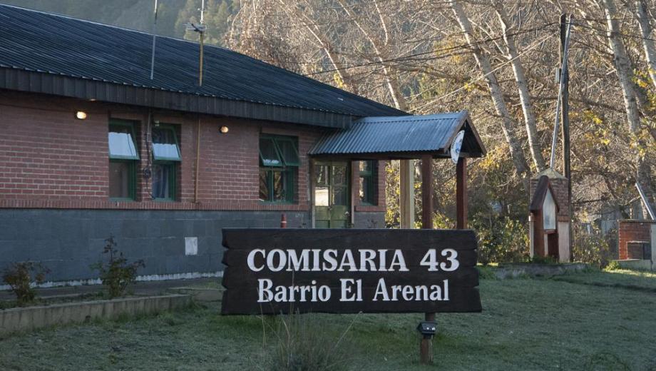 Uno de los imputados se evadió de la comisaría 43 de San Martín de los Andes. (Archivo)