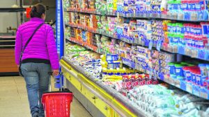 La eliminación del IVA «compensará el traspaso a precios de la devaluación»