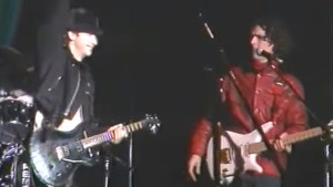 Viaje en el tiempo: Spinetta tocando «Seguir viviendo sin tu amor» con Cerati, Páez y Bosio