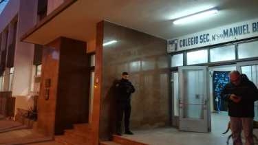 Cerraron las puertas de los colegios y comenzaron con el recuento. 