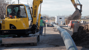Así reparan las cloacas sin ‘zanjear’ el asfalto en Roca