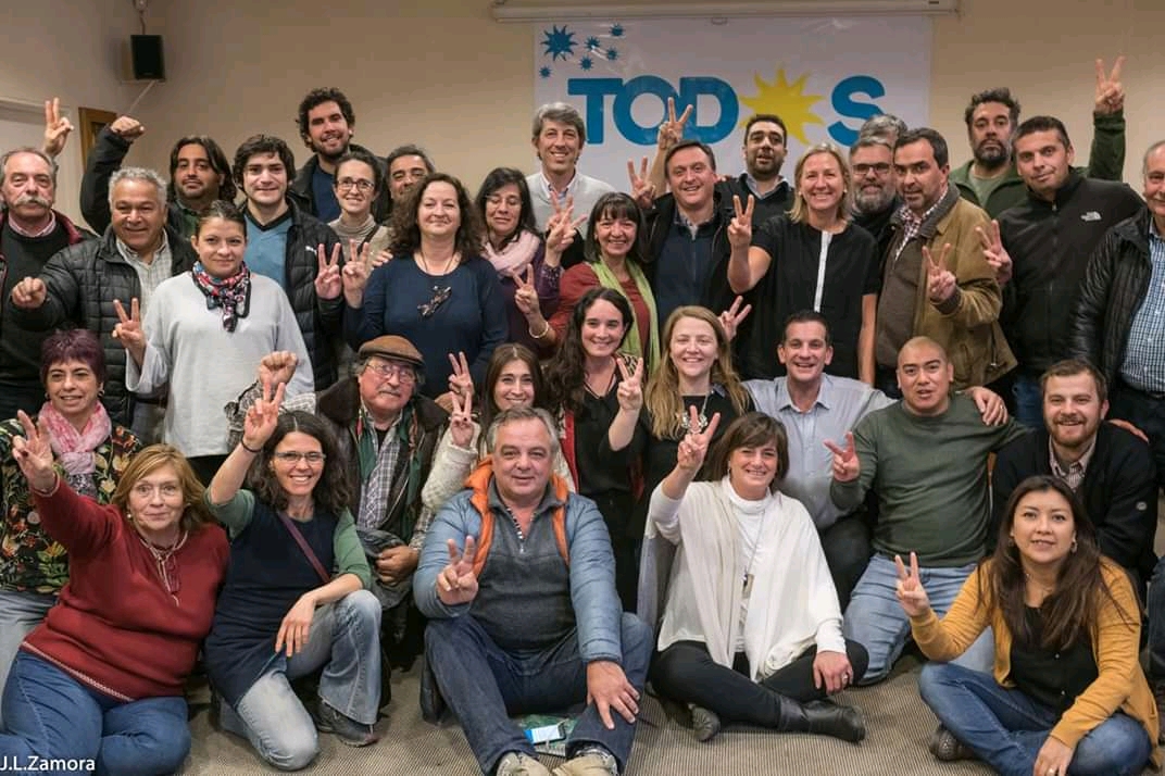 Dirigentes de Bariloche se reunieron en nombre del Frente de Todos en respaldo a la fórmula Fernández-Fernández. (Gentileza)