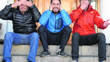 Ni ciegos ni sordos ni mudos. Estos “simios” abren los sentidos a la cultura popular de la región. Foto: Alfredo Leiva