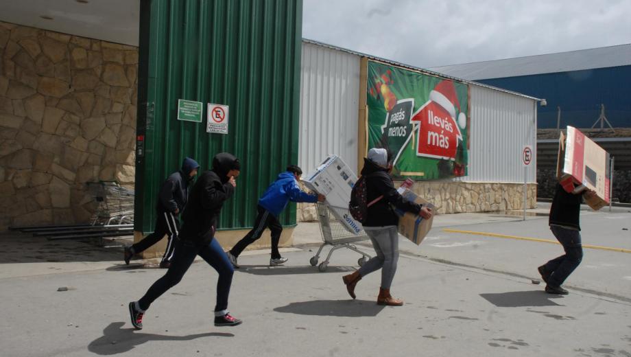 Los saqueos ocurrieron el 20 de diciembre de 2012. Un intendente fue destituido y después de 8 años, los únicos 6 imputados fueron sobreseidos. Archivo