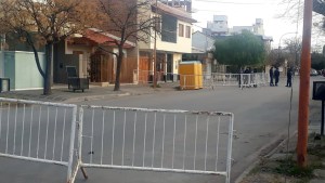 Cipolletti: con la Junta vallada y rodeada por policías empezó el escrutinio definitivo