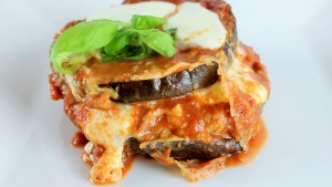 ¿Quién quiere lasaña de berenjenas, champiñones y tomates?