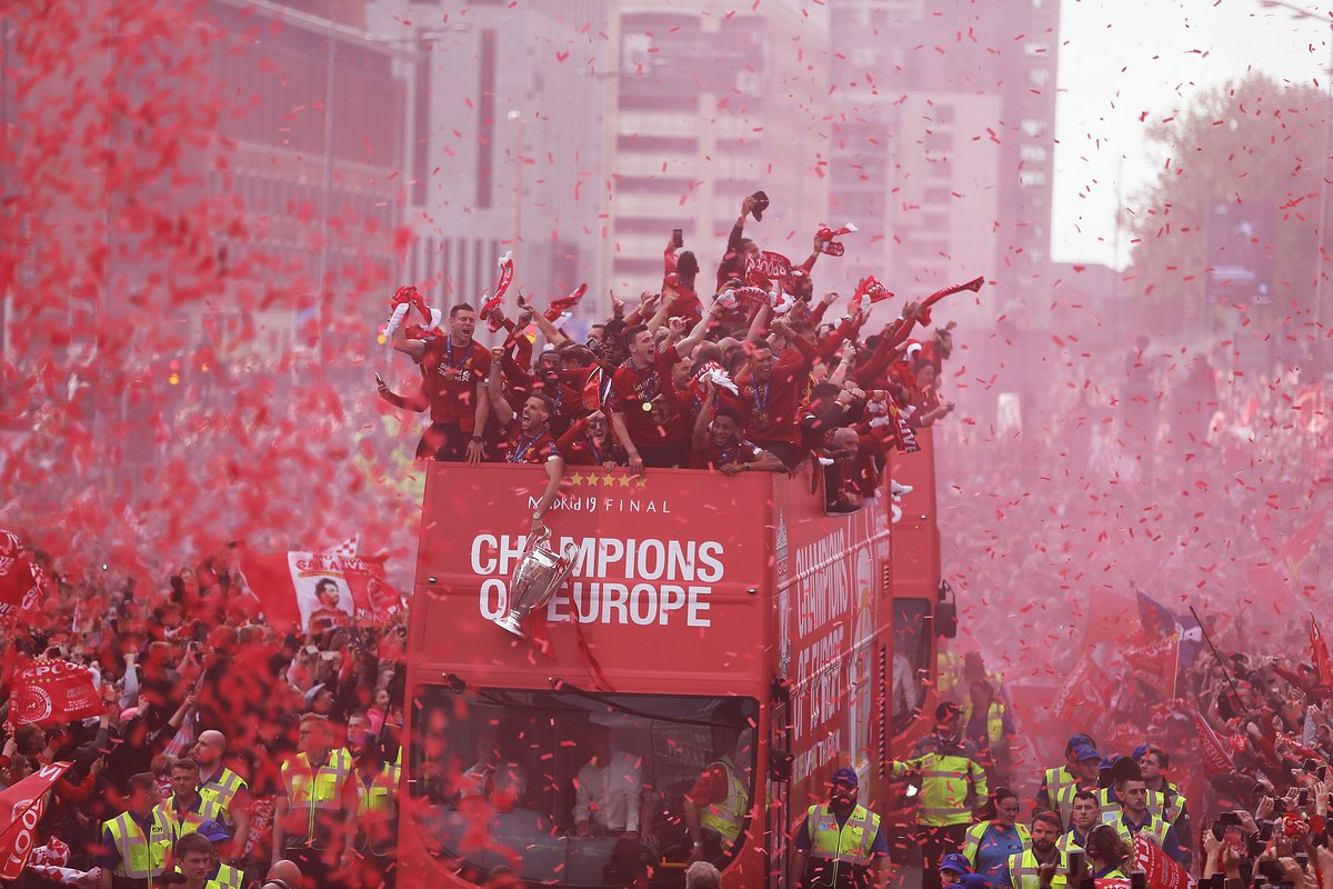 Liverpool y una fiesta 100% roja. (Foto: @LFC)